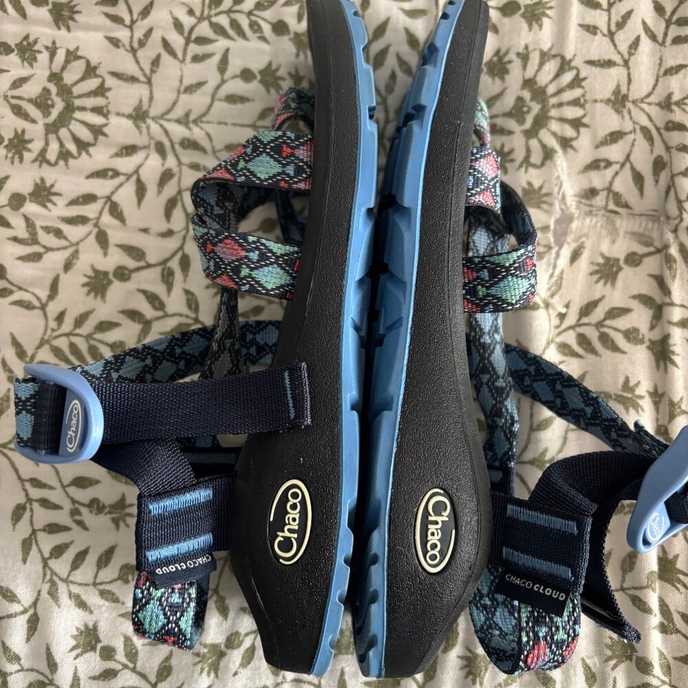 Chaco's, Woman's Size 8, Blue patterned - Picture 4 of 5